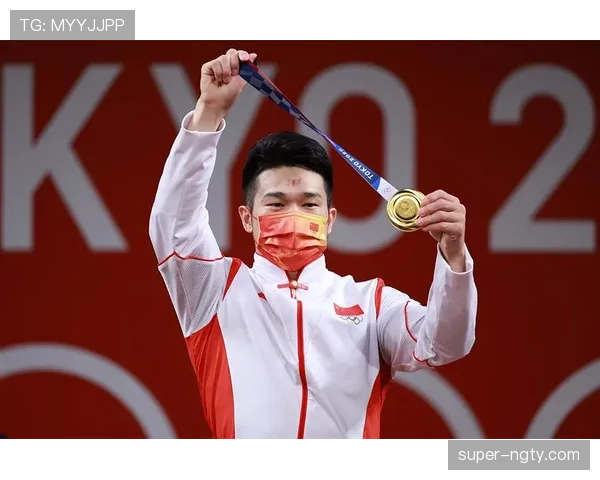 石智勇训练完吃五块牛排，教练说他饭量比健身房会员卡还贵